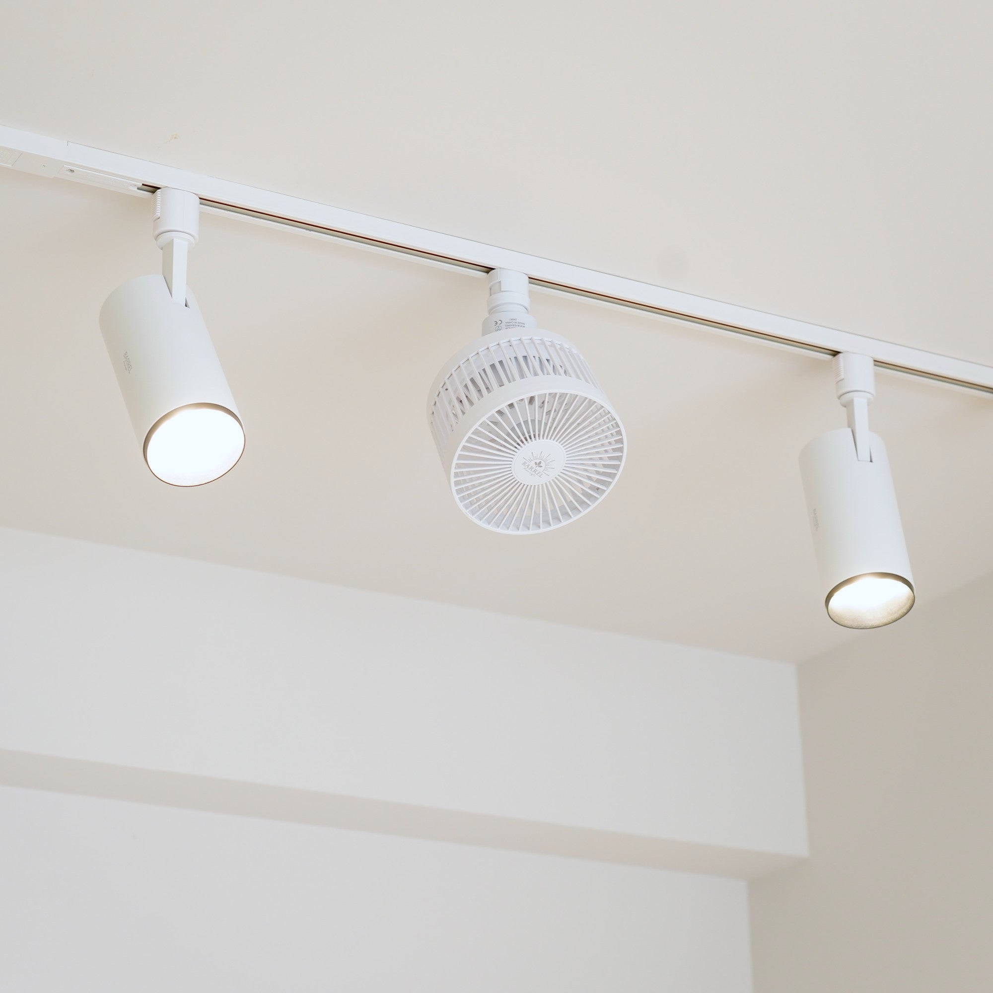 [AECHMEA MOVE] Oscillating fan, lighting rail installation type, remote control included, timer function